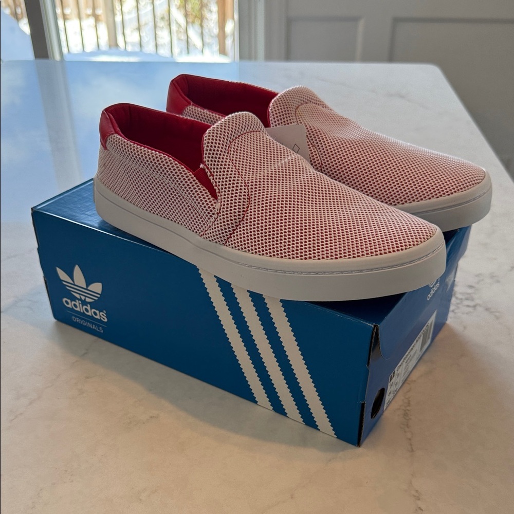 Adidas Mens CourtVantage Adicolor Mesh Slip-On Shoes in Red and White. Mens 10.